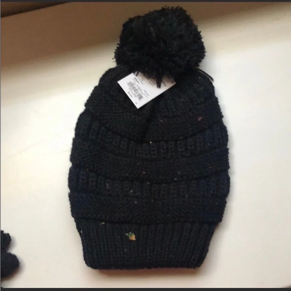 New Sonoma Set Of Black Beanie Hat and Black Fleece Lined Gloves - Picture 2 of 8